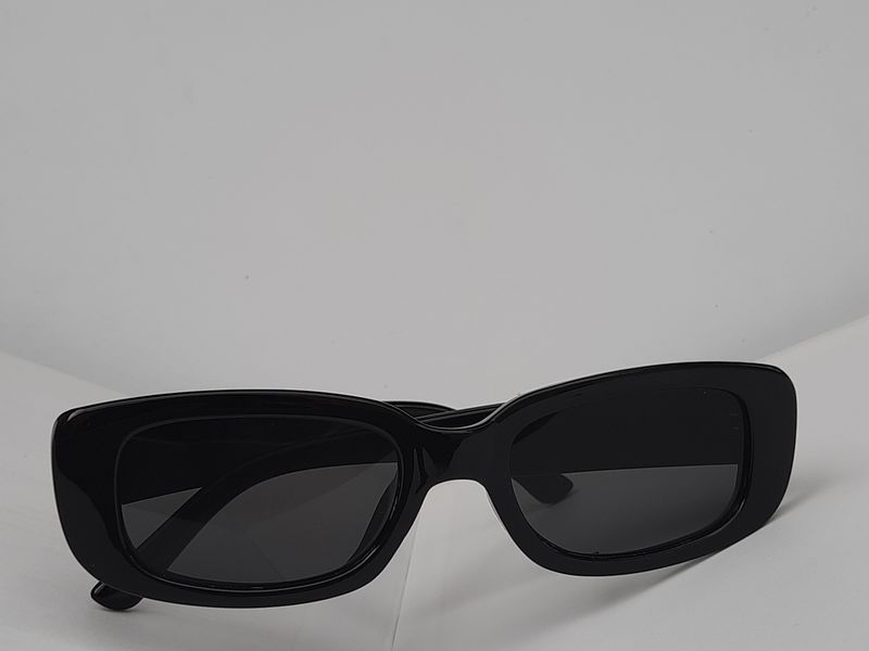 black rectangular audio sunglasses product photo