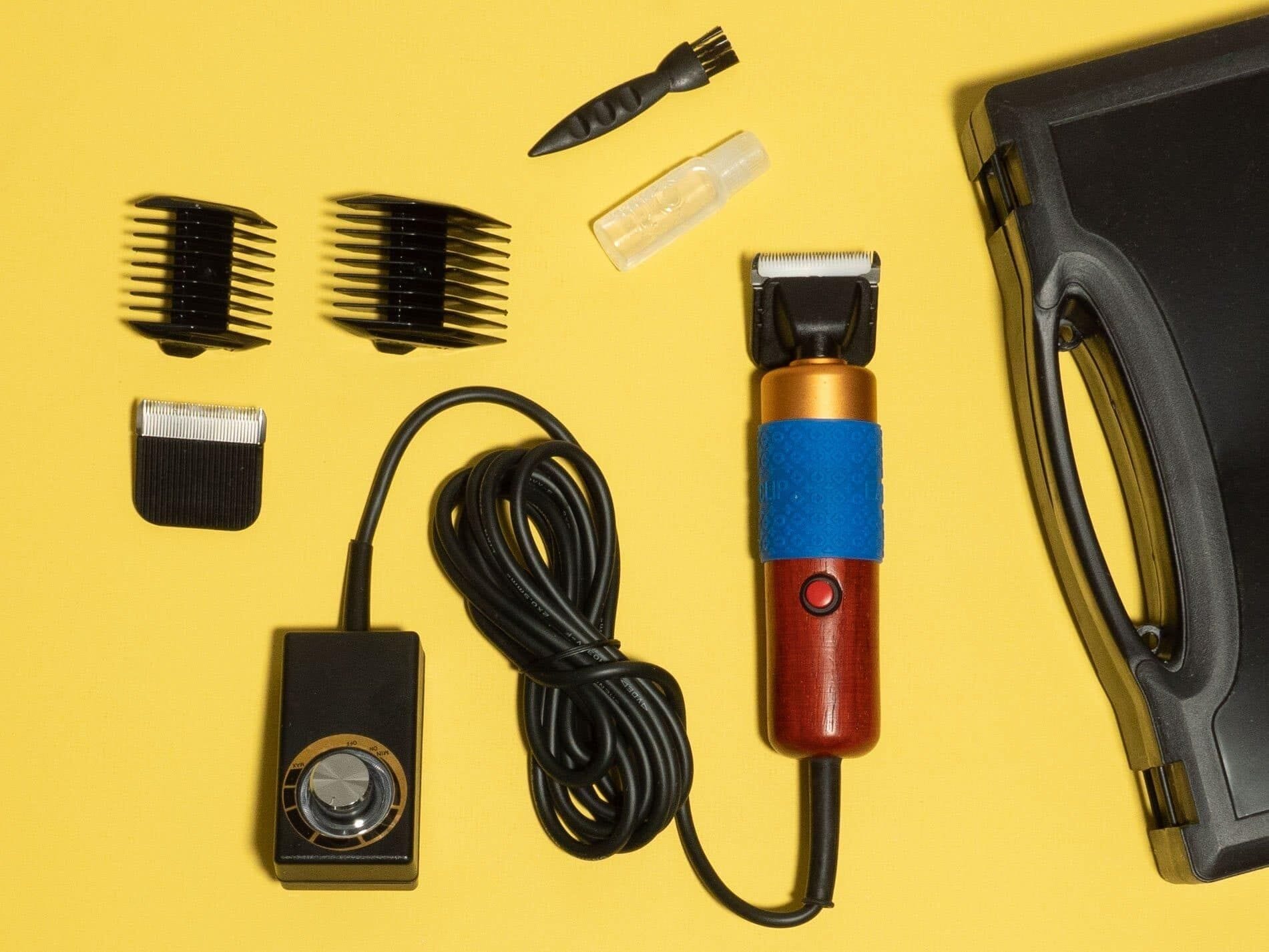 Electric carpet trimmer clipper-style tool with accessories for rug tufting